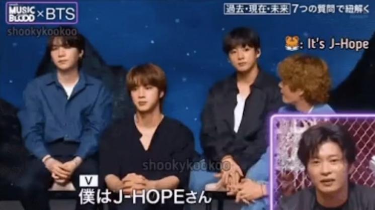 V BTS menunjuk J-Hope (YouTube)