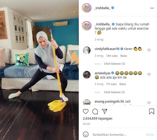 Irish Bella membersihkan rumah sambil olahraga (Instagram)