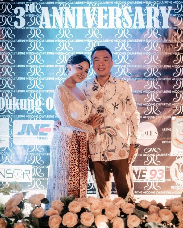 Potret Winda Saschya Sitkom 'OB' dan Suami (Instagram/@windaviska)