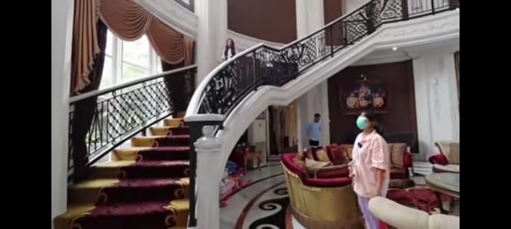 Potret Istana Monica Soraya (YouTube/Keluarga Itikk)