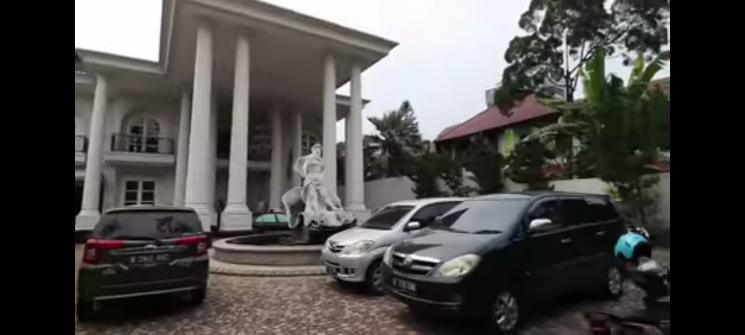 Potret Istana Monica Soraya (YouTube/Keluarga Itikk)
