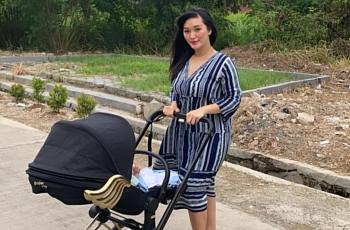 8 Potret Zaskia Gotik Pakai Daster, Santuy tapi Tetap Bergaya!