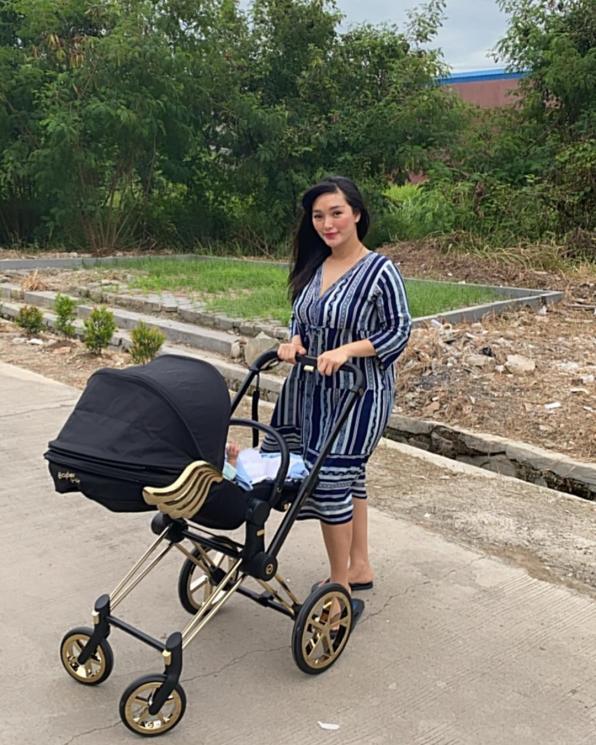 Potret Zaskia Gotik Pakai Daster (Instagram/@zaskia_gotix)