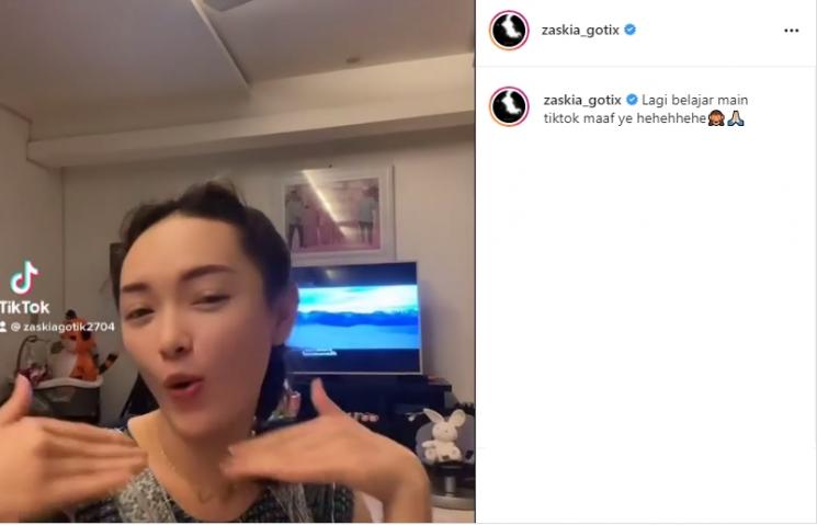 Potret Zaskia Gotik Pakai Daster (Instagram/@zaskia_gotix)