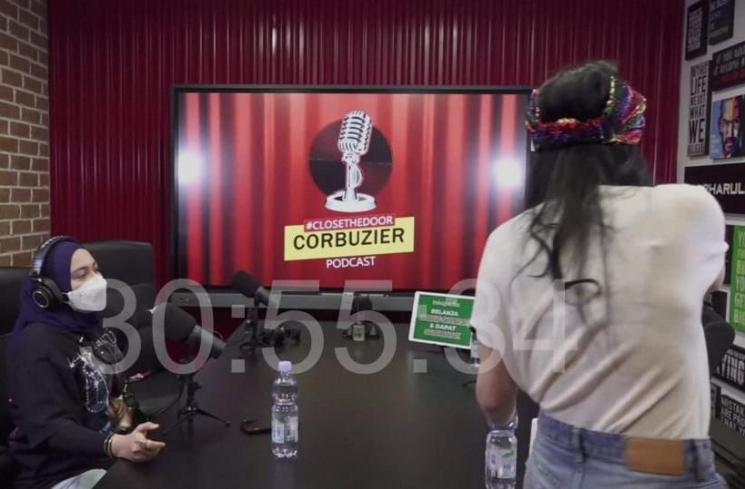 Astrid Kuya dan Denise Chariesta (YouTube/Deddy Corbuzier)