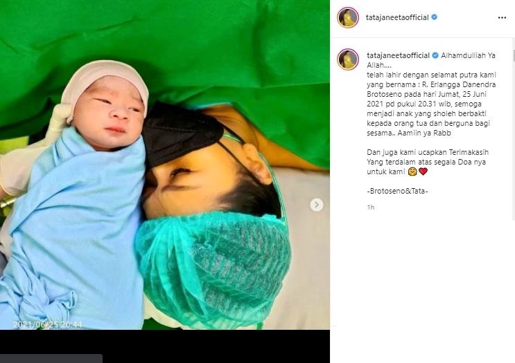 Tata Janeeta melahirkan bayi laki-laki. (Instagram/@tatajaneetaofficial)