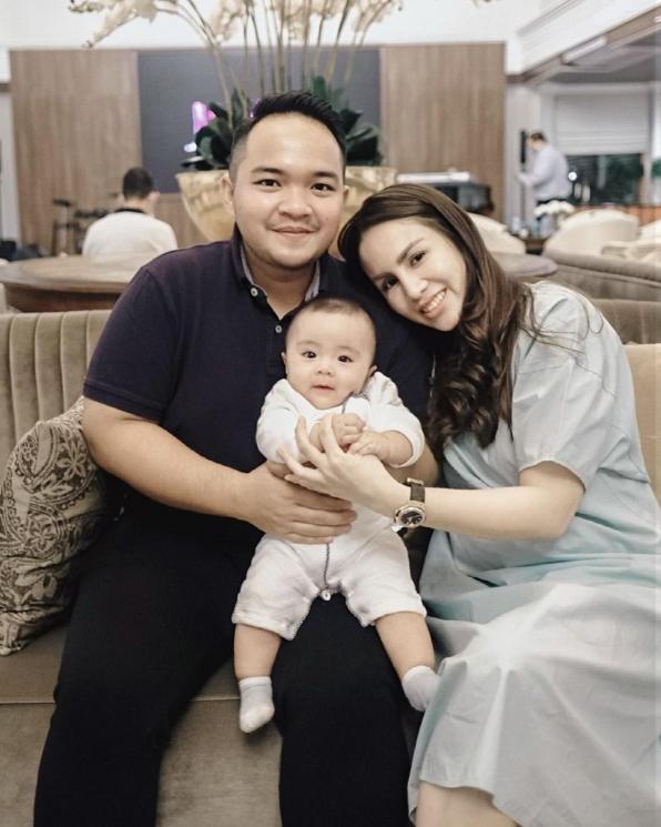 Potret Natural Seleb Istri Pengusaha (Instagram/@therealmomogeisha)