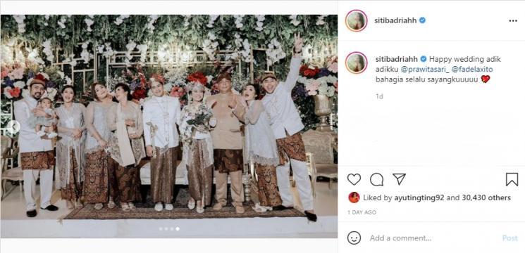 Penampilan Siti Badriah di pernikahan adik iparnya (Instagram/sitibadriahh)