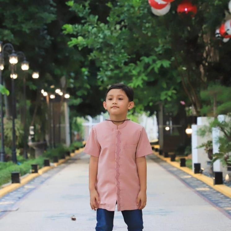 Potret Ganteng Qeinan Putra Arumi Bachsin (Instagram/@arumibachsin_94)