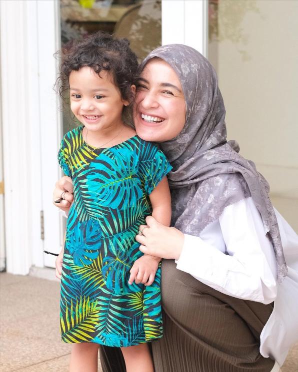 Potret Shafiyyah, Putri Bungsu Shireen Sungkar (Instagram/shireensungkar)