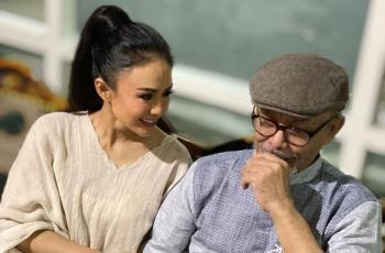 10 Potret Kenangan Manis Krisdayanti dan Yuni Shara Bersama Ayah