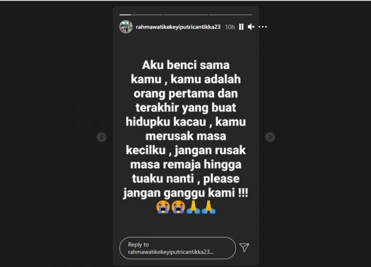 Kekeyi curhat pilu. (Instagram/rahmawatikekeyiputricantikka23)