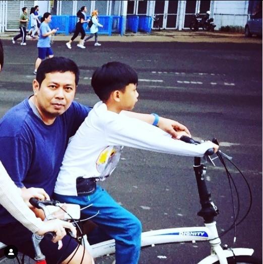 Oktariadi Anis dan putranya (Instagram)
