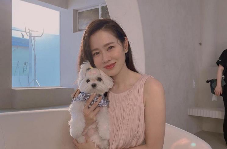 Son Ye Jin (Instagram/@yejinhand)