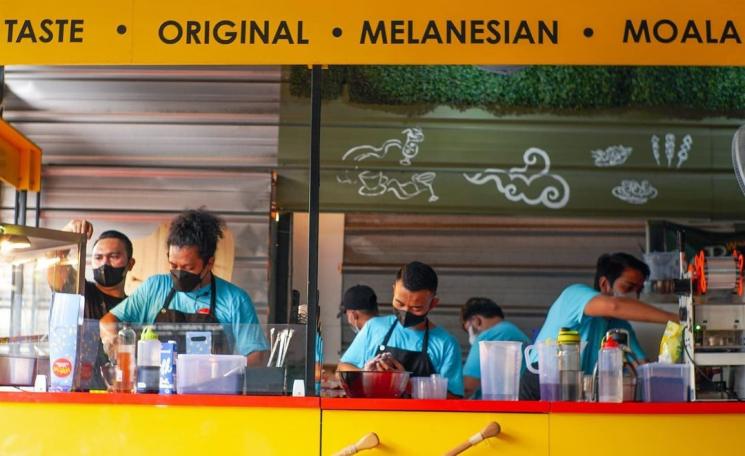 Arie Kriting jualan pisang goreng sambal. (Instagram/arie_kriting)