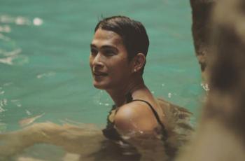 5 Potret Oscar Lawalata Liburan di Sumba, Bajunya Jadi Sorotan