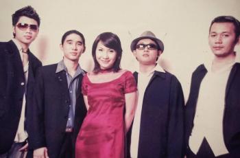 Lirik Lagu Shalawat Dari Hati - Ten2Five, Single Religi Pertama