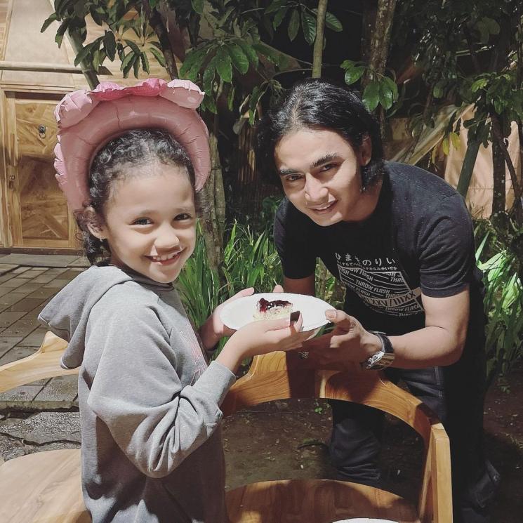 Potret Cantik Putri Charly Van Houten (Instagram/@cantik_vht)