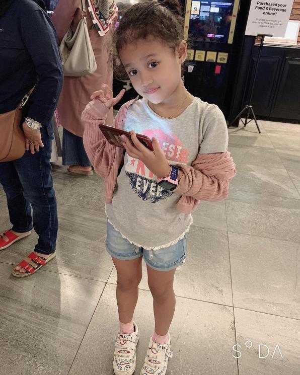 Potret Cantik Putri Charly Van Houten (Instagram/@cantik_vht)