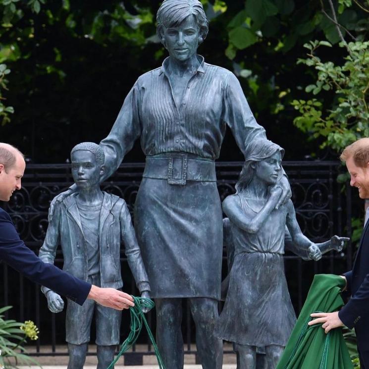 Momen Prince William dan Harry Resmikan Patung Lady Diana (Instagram/@eugeniagaravani)