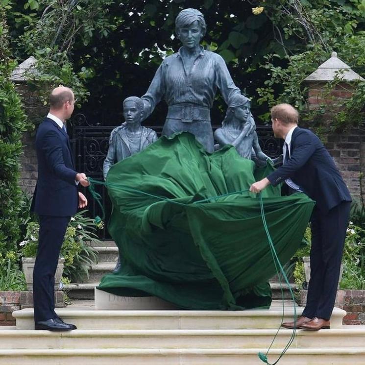 Momen Prince William dan Harry Resmikan Patung Lady Diana (Instagram/@eugeniagaravani)