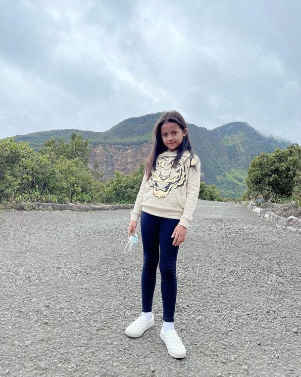 Potret Cantik Putri Charly Van Houten (Instagram/@cantik_vht)