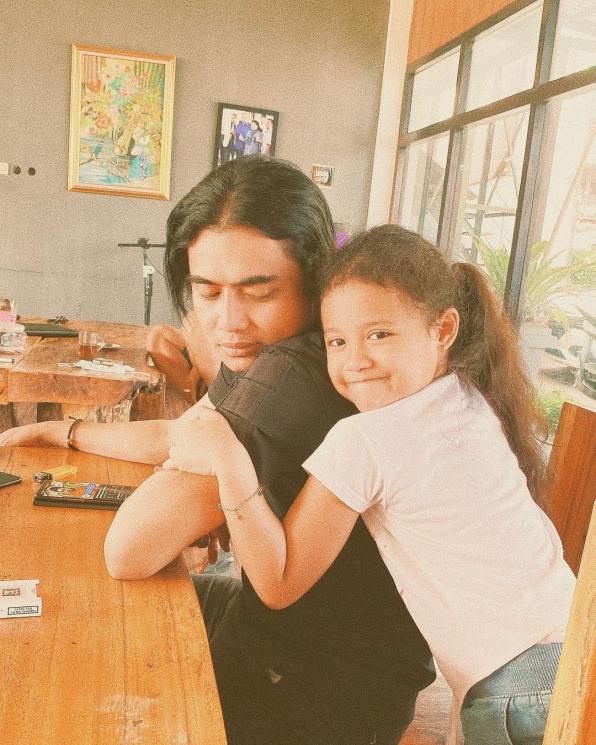 Potret Cantik Putri Charly Van Houten (Instagram/@cantik_vht)