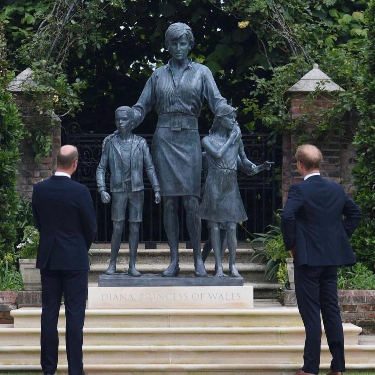 Momen Prince William dan Harry Resmikan Patung Lady Diana (Instagram/@eugeniagaravani)