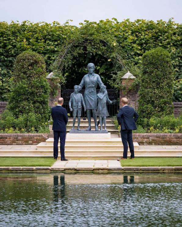 Momen Prince William dan Harry Resmikan Patung Lady Diana (Instagram/@dukeandduchessofcambridge)