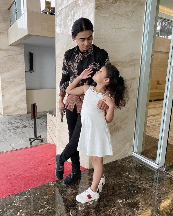 Potret Cantik Putri Charly Van Houten (Instagram/@cantik_vht)