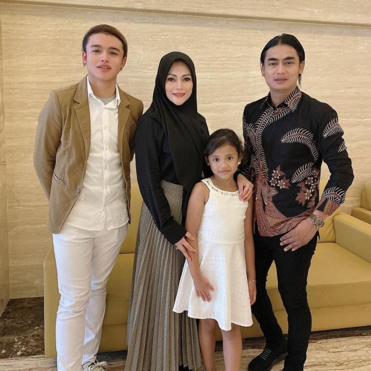 Potret Cantik Putri Charly Van Houten (Instagram/@cantik_vht)