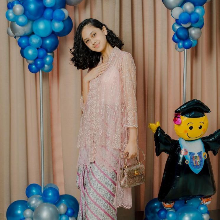 Momen Wisuda Asila Maisa Anak Ramzi (Instagram/@therealasilamaisa)