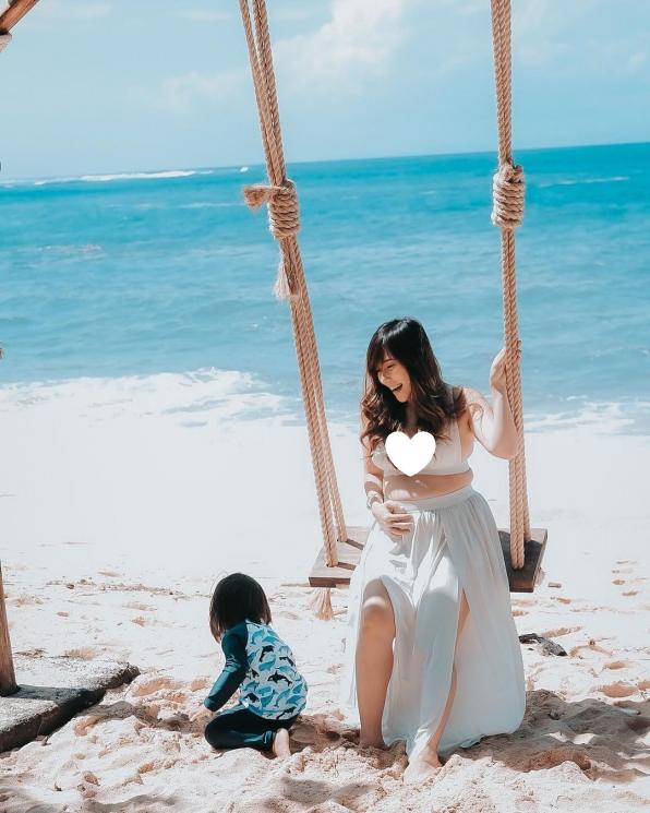 Potret Cherly Eks Cherrybelle Pamer Baby Bump (Instagram/@cherly7uno)