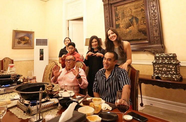 Potret Kedekatan Nia Ramdhani dan Mertua (Instagram/@ardibakrie)