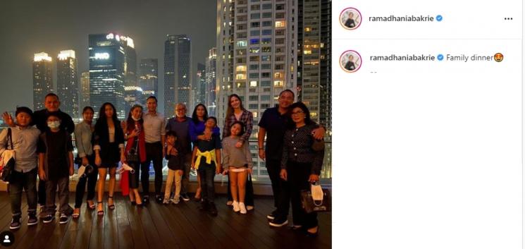 Potret Kedekatan Nia Ramdhani dan Mertua (Instagram/@ramadhaniabakrie)