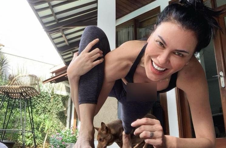 Potret Sophia Latjuba Pamer Tato (Instagram/@sophia_latjuba88)