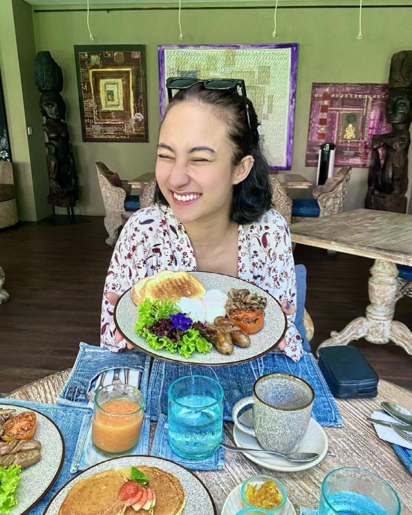 Potret Terbaru Naomi Zaskia Berambut Pendek (Instagram/@naomnomnom)