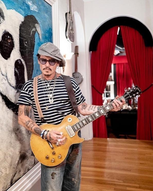 Artis Hollywood Nikah Muda (Instagram/johnnydeep)