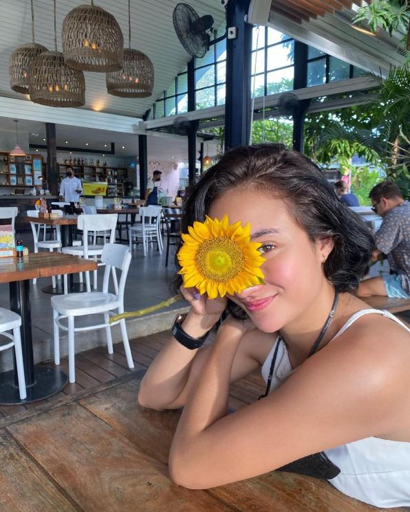 Potret Terbaru Naomi Zaskia Berambut Pendek (Instagram/@naomnomnom)