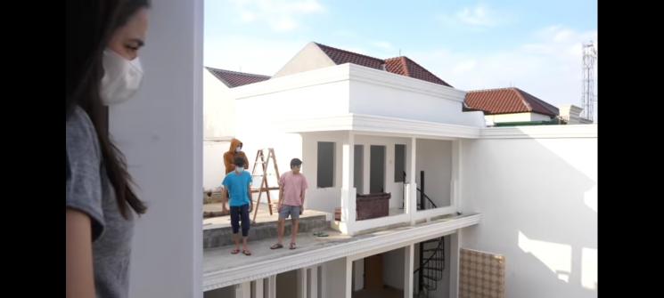 Potret Rumah Baru Rizky Nazar (YouTube/Rizkina Nazar)