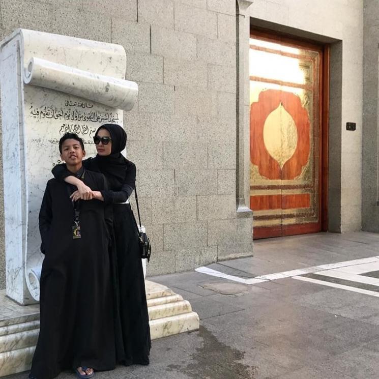 Anak Artis Masuk Pesantren (Instagram/@arzetibi)