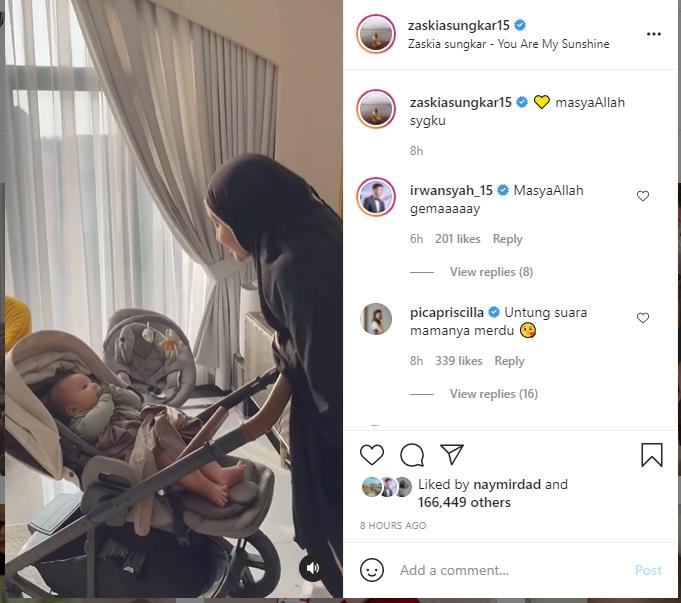 Zaskia Sungkar nyanyikan Baby Ukkasya. (Instagram/zaskiasungkar15)