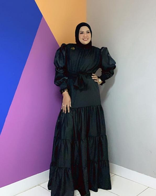Potret Penampilan Baru Elly Sugigi (Instagram/@ellysugigi_real_)