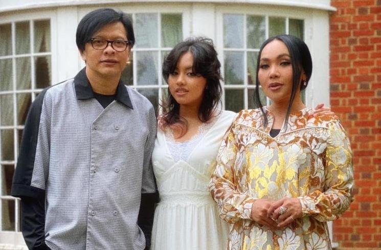 Armand Maulana dua bulan terpisah dari istri dan anak. (Instagram/dewigita01)