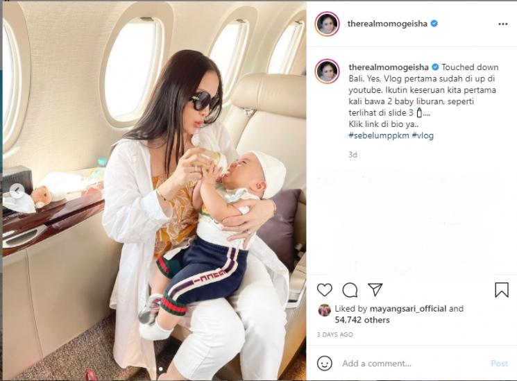 Momo Geisha unggah foto liburan. (Instagram/therealmomogeisha)