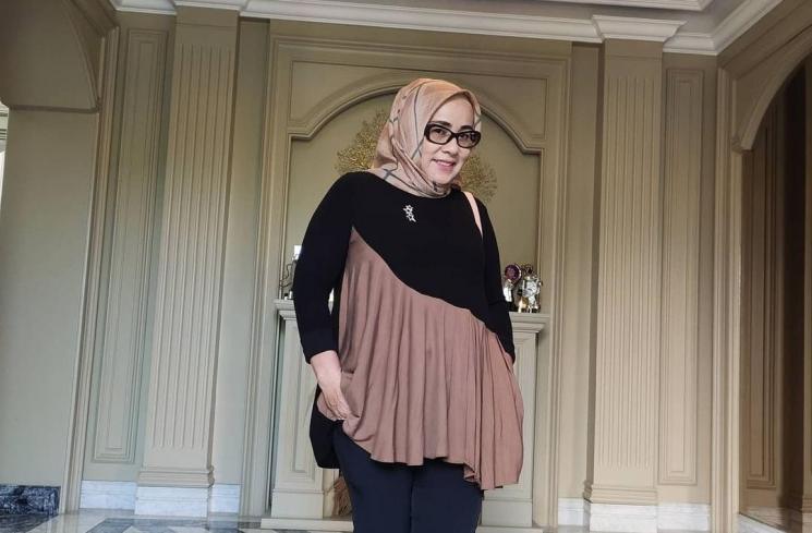 Potret masa muda ibu Prilly Latuconsina (Instagram/@ullydjulita02)