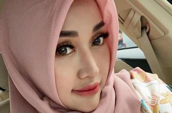 Lucinta Luna Salat Idul Adha di Saf Wanita, Diceramahi Netizen: Kasihan yang Perempuan Asli Bisa Batal