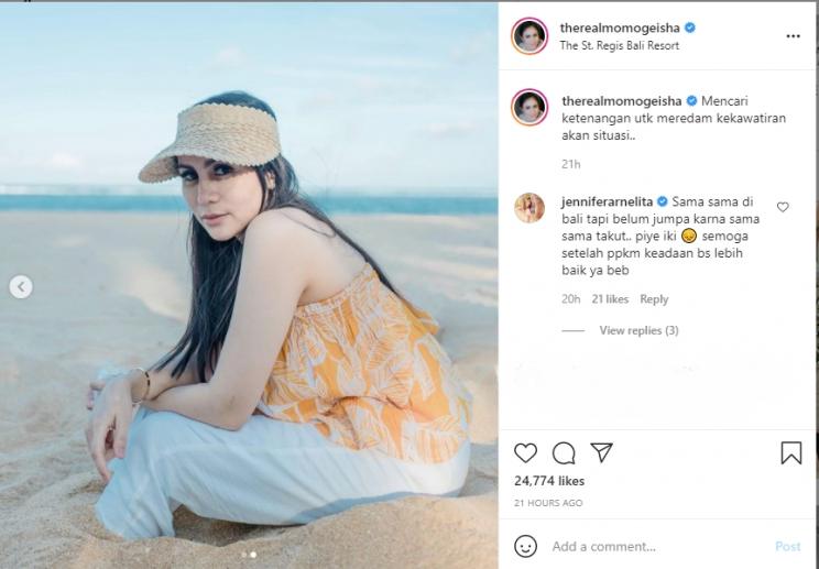 Momo Geisha unggah foto liburan. (Instagram/therealmomogeisha)