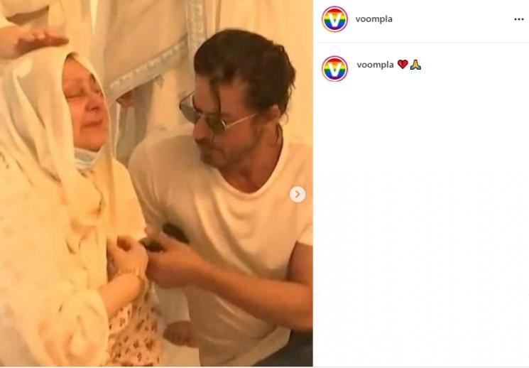 Shah Rukh Khan hibur istri Dilip Kumar (Instagram/@voompla)