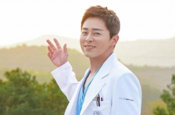 14 Koleksi Fashion Item Jo Jung Suk di Hospital Playlist, Mahal Nggak ya?